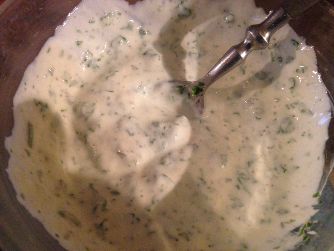  Baked potatoes and yogurt sauce 