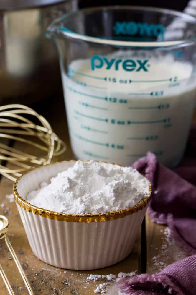 powdered sugar and heavy cream for making homemade whipped cream