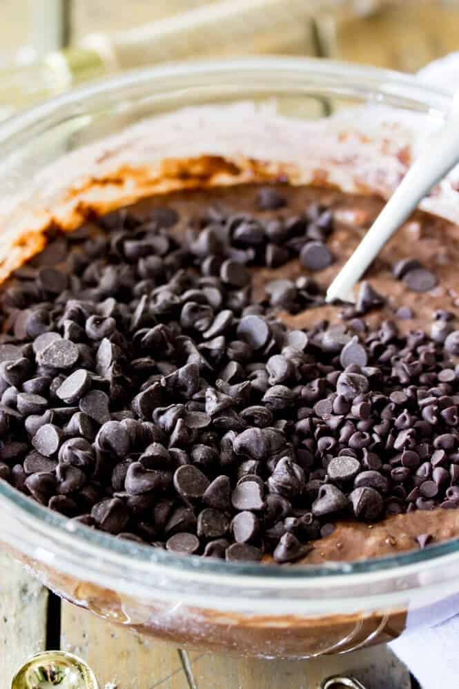 Double Chocolate Muffin Batter -- only takes minutes to mix up! || Sugar Spun Run