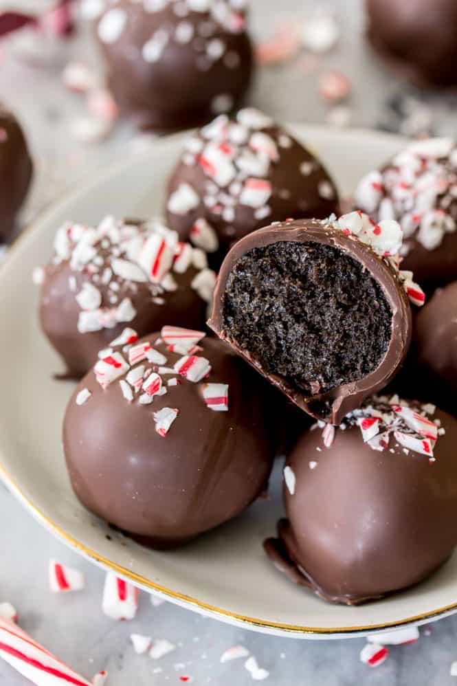 Peppermint Oreo Truffles || SugarSpunRun