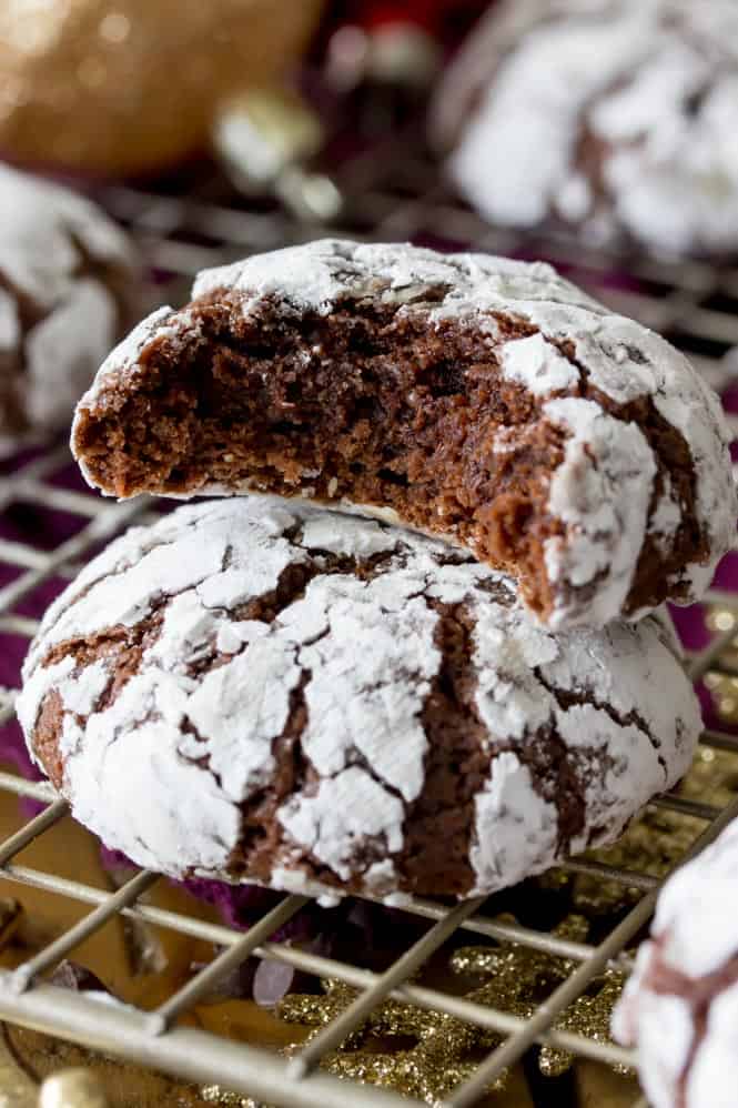 Chocolate Crinkle Cookies || Sugar Spun Run