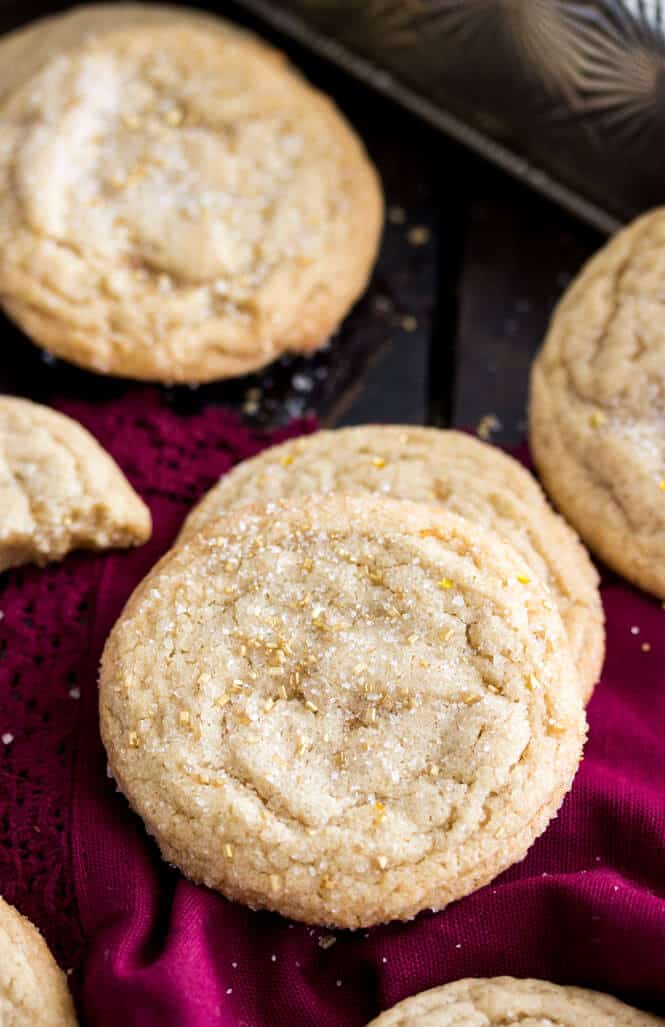 Maple Brown Sugar Cookies -- soft and chewy and with a delicious hint of maple flavor! || Sugar Spun Run